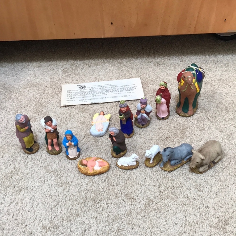 WEE crafts traditional 13 piece christmas nativity set